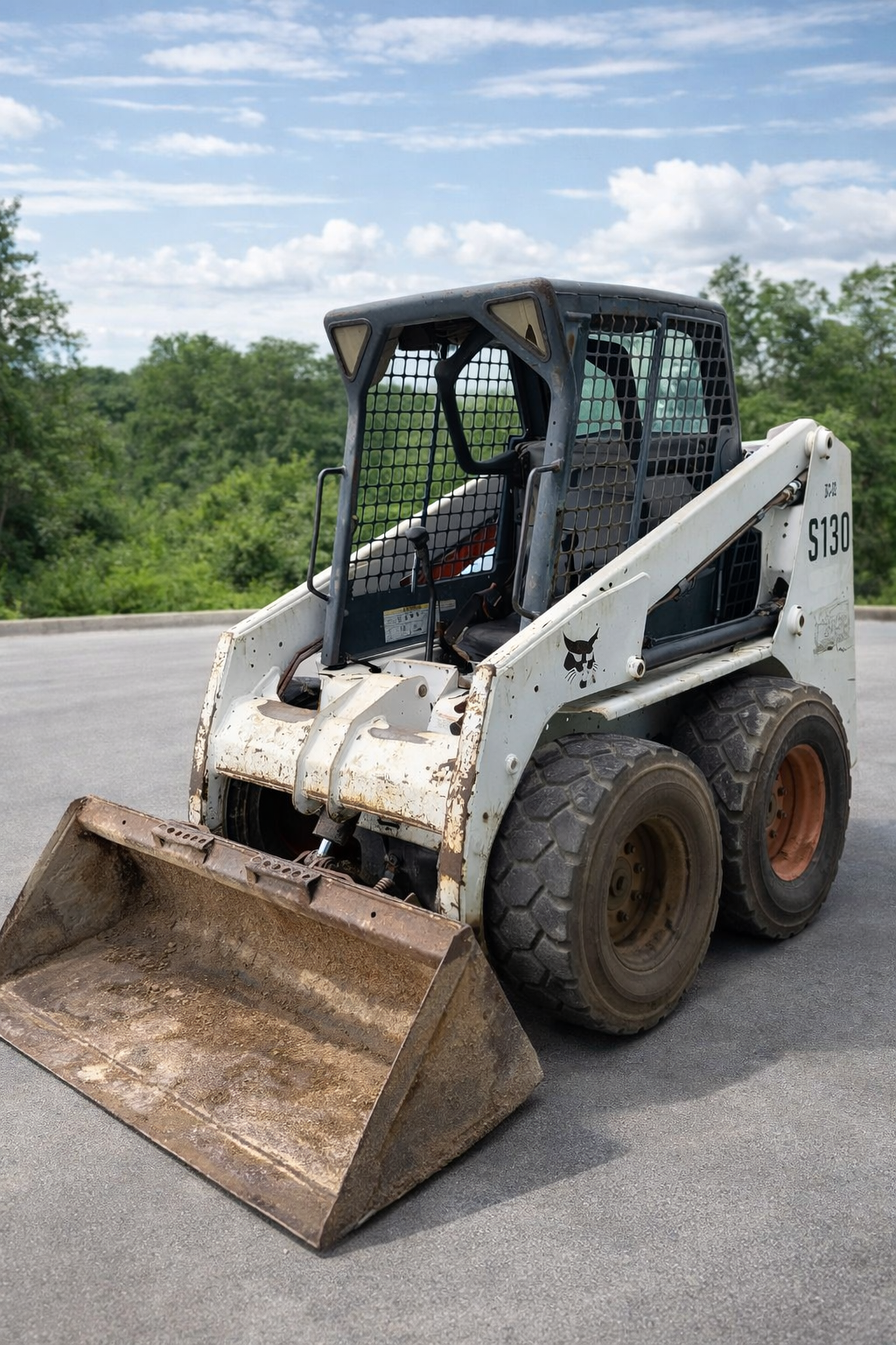 Mini carregadeira Bobcat S130 em Sete Lagoas e região